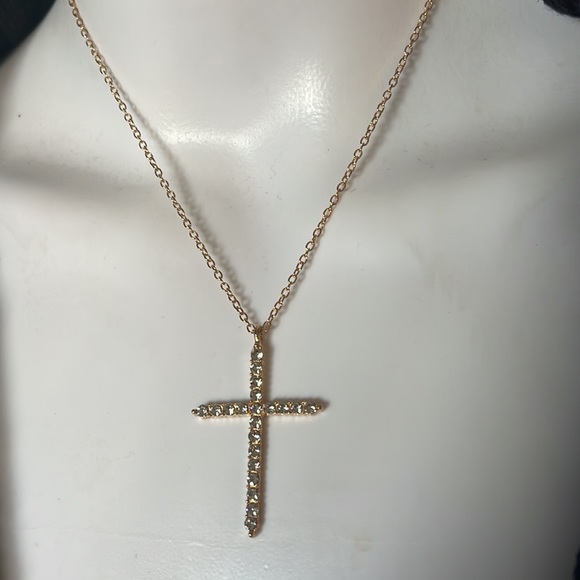 5 for$20🛍️

Faux diamond cross with gold tone chain - Picture 2 of 3